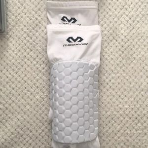 Protective knee pads